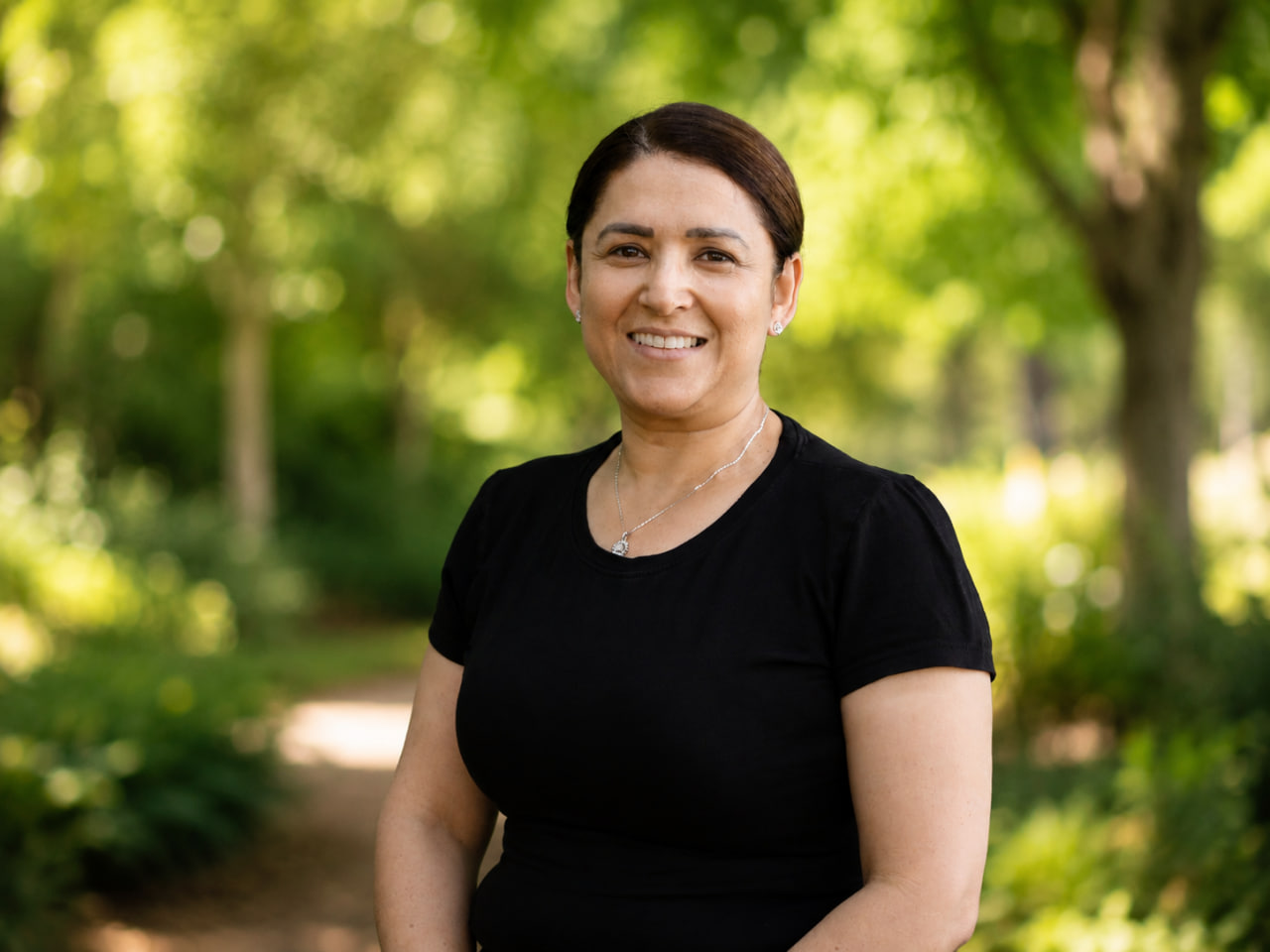 Integrante del personal del comedor Hazel Jiménez